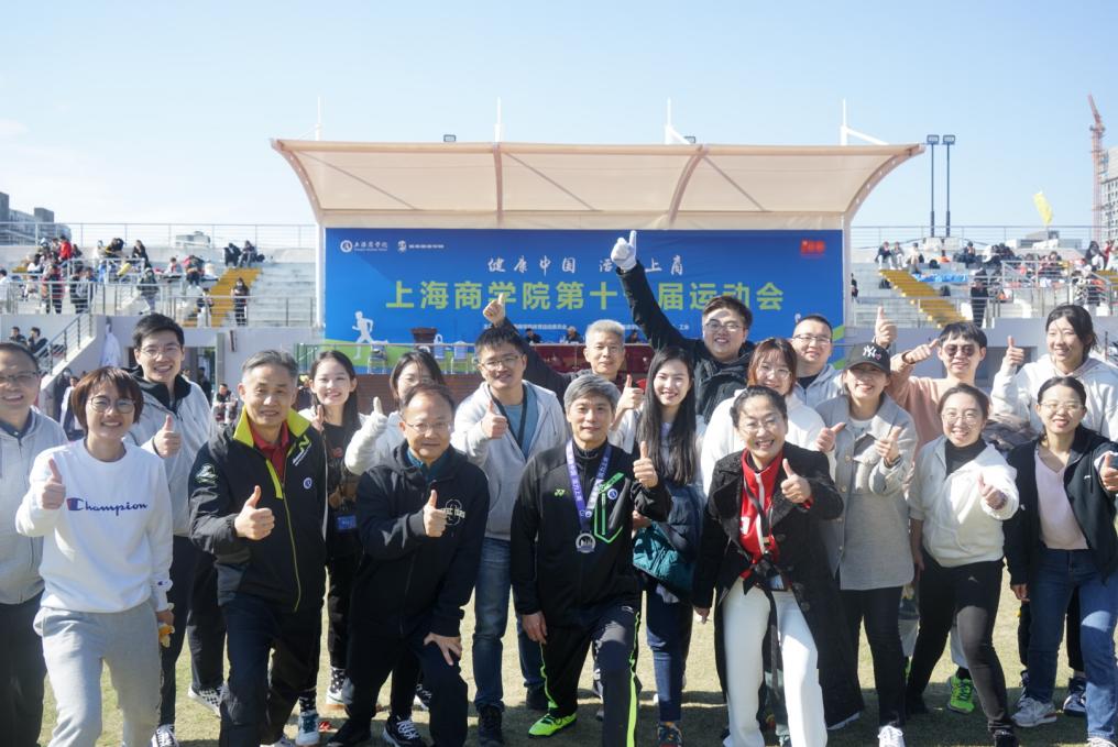 领导与老师合影