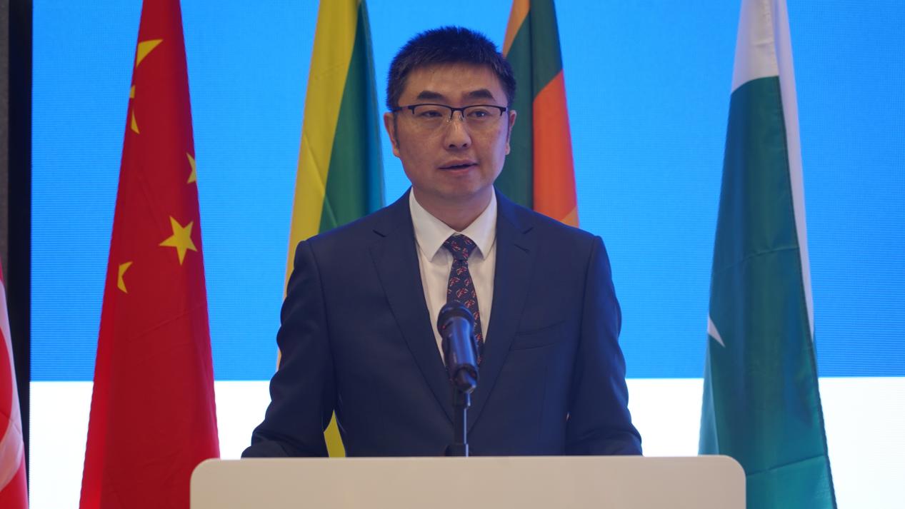 图为陈巍发言