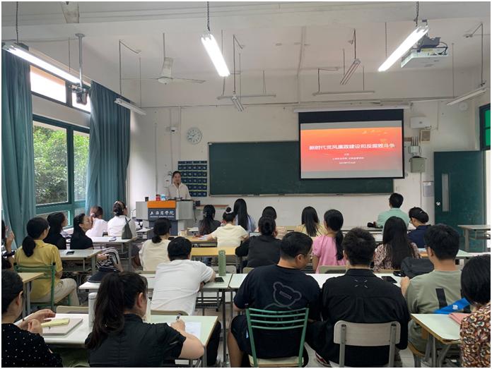 图为报告现场