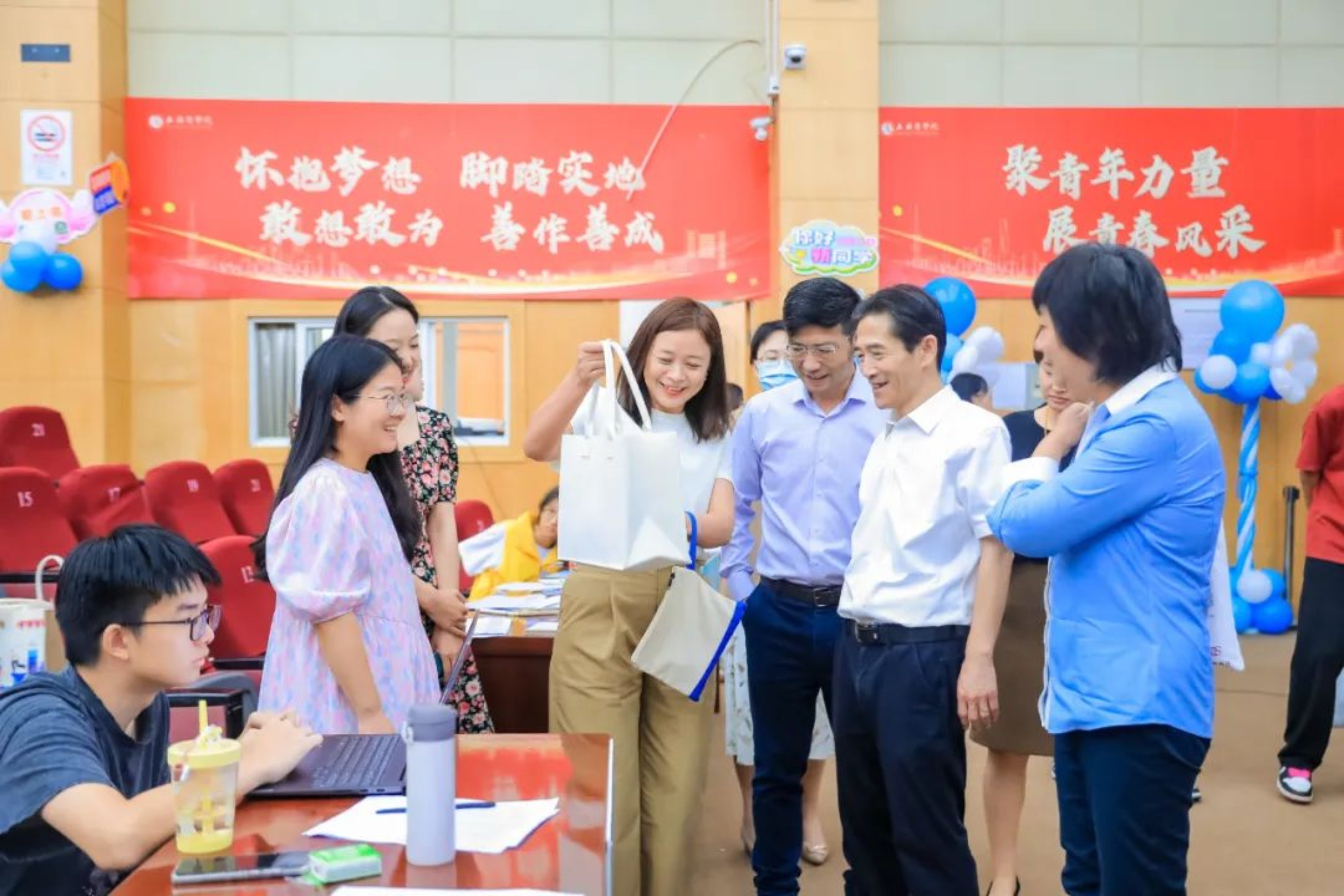 吴校长走访