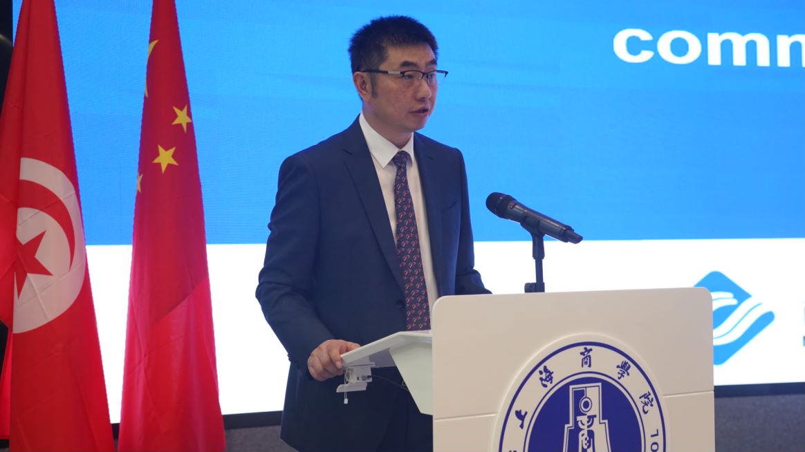 图为陈巍发言