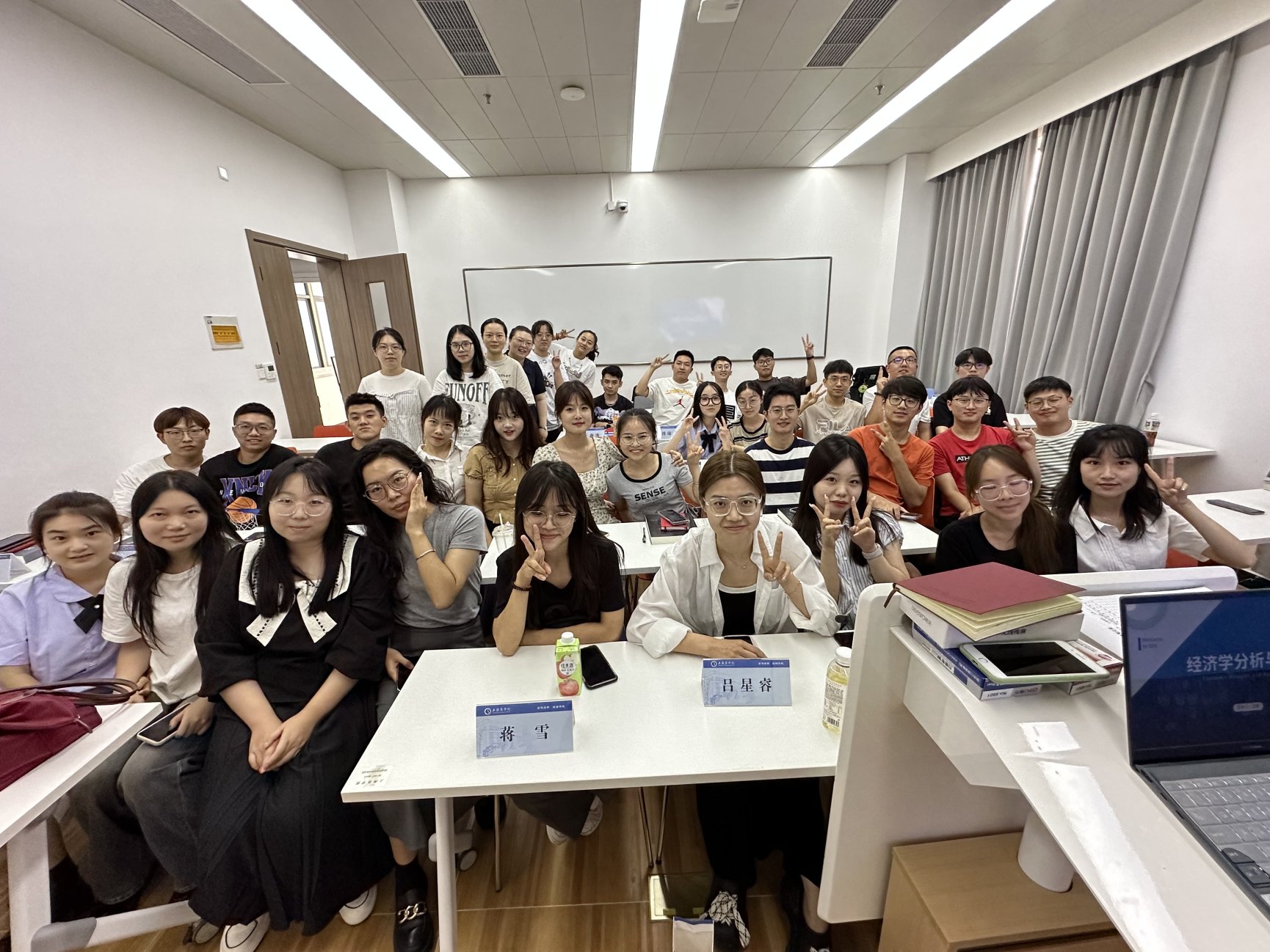 mib学生课后合影
