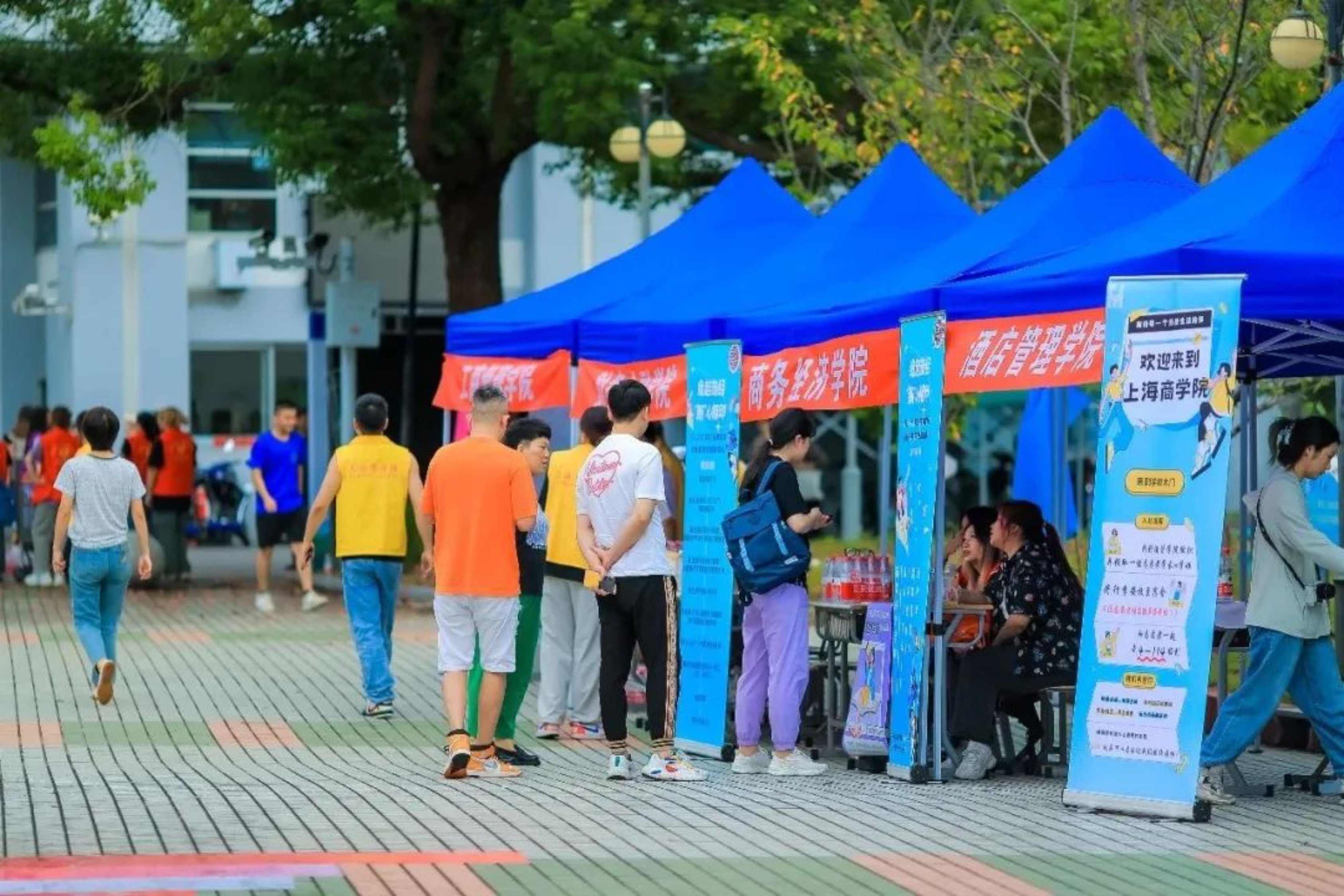 迎新报道现场