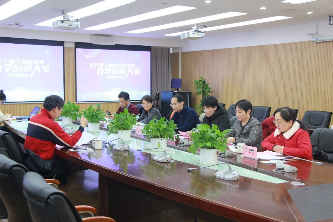 图为专家预备会议现场