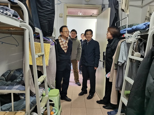 对宿舍进行安全大检查