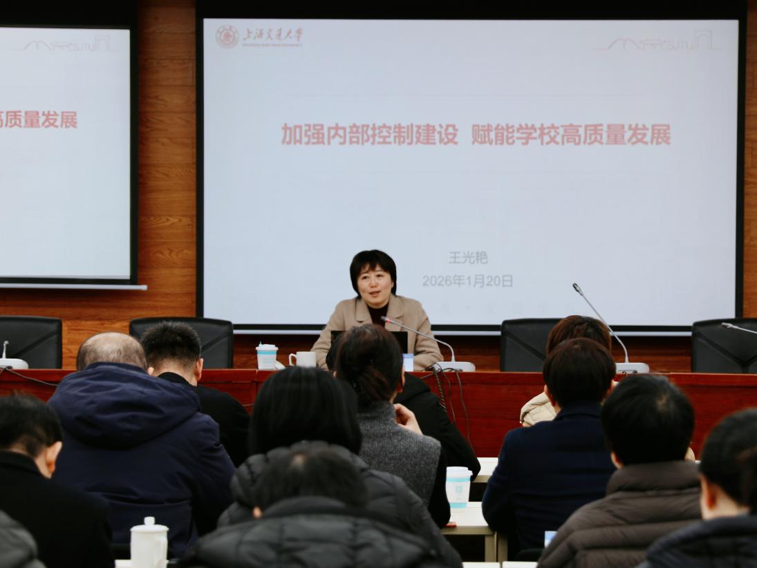 图为专家作报告